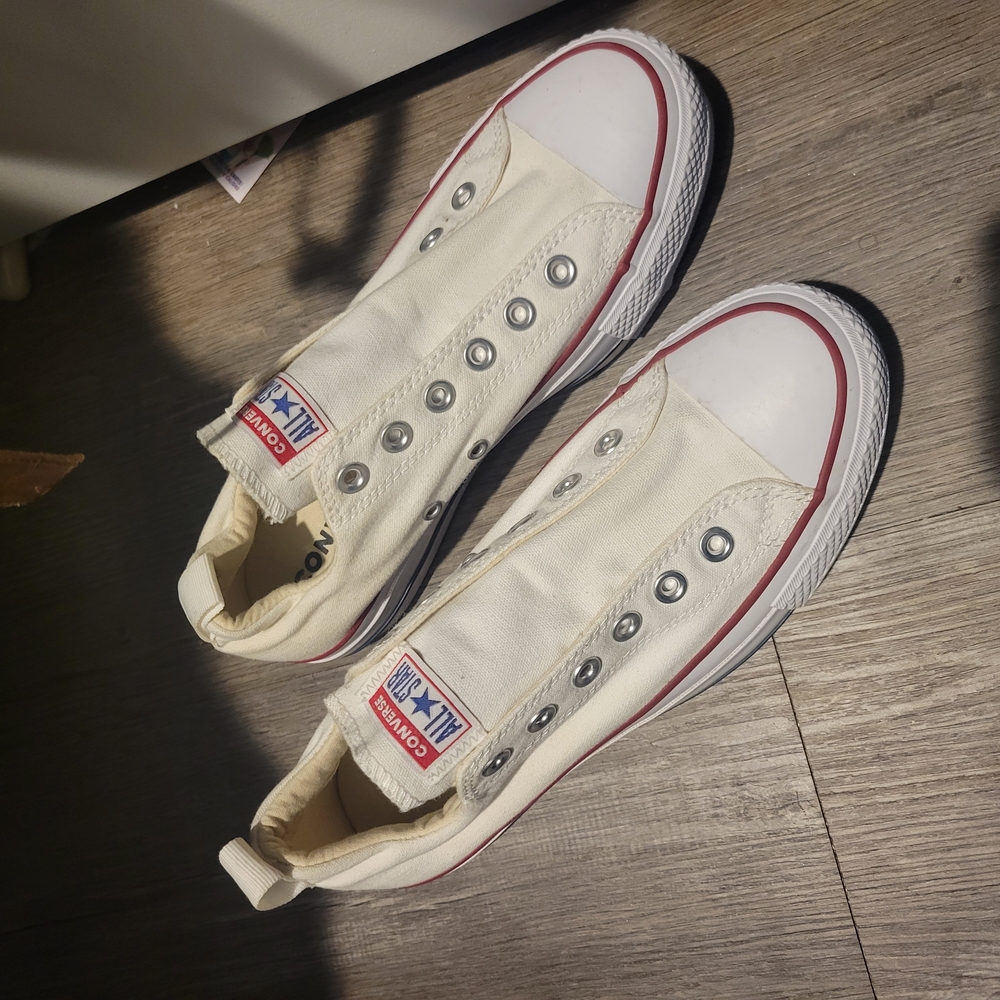 Converse Woman's Size 8 Cream Slip-On Sneakers